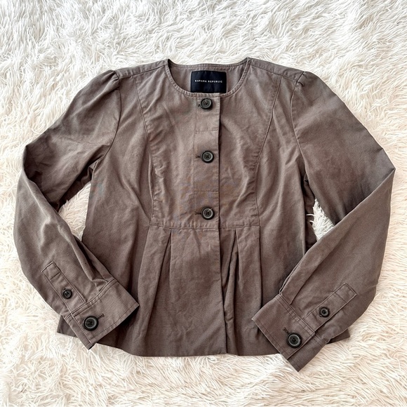 Banana Republic Pleated Button Utility Jacket | Size 2 - Picture 2 of 15